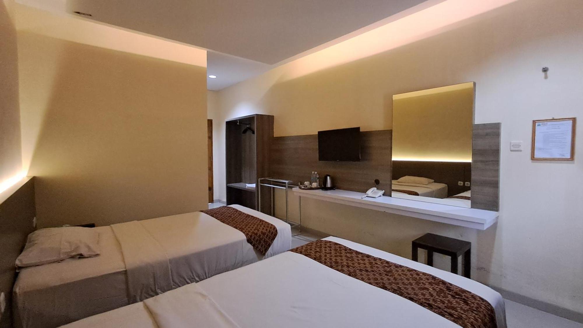 Hotel Pondok Asri タワンマング エクステリア 写真